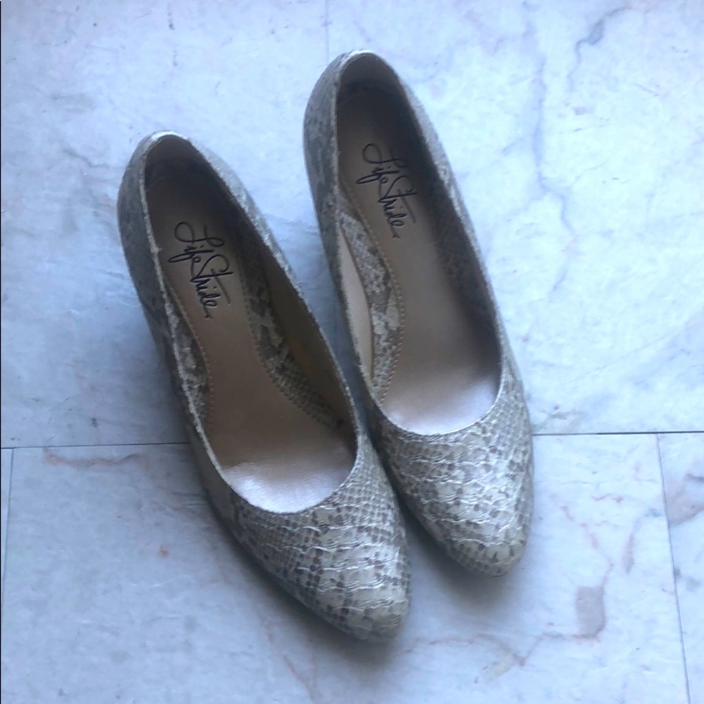 Women’s pumps